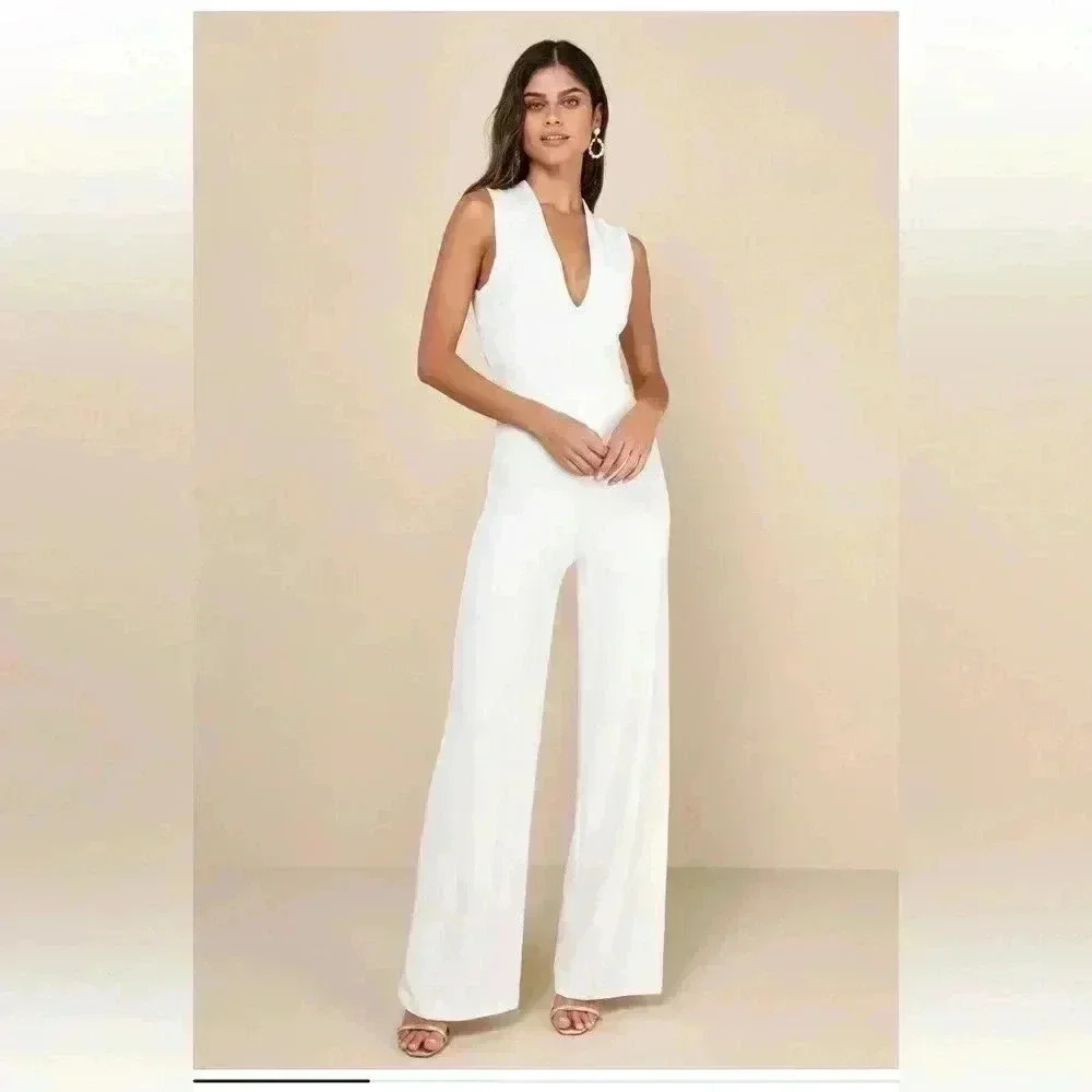 Lulu’s Chic White Jumpsuit Size Medium New With Tags.